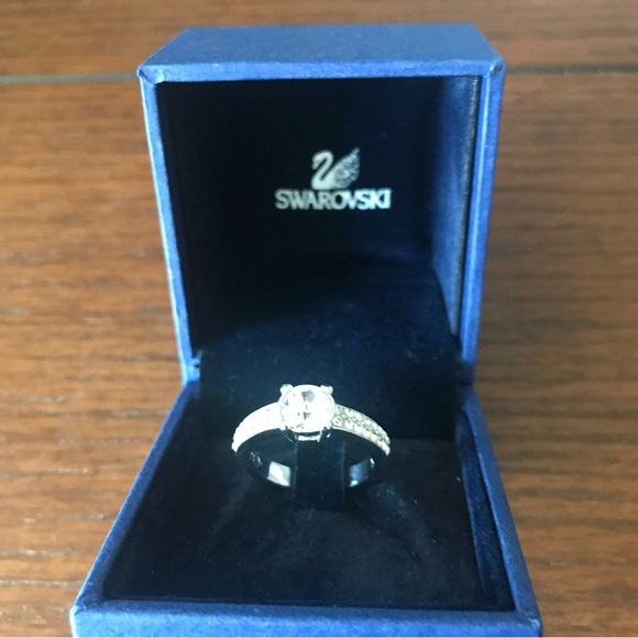 Swarovski Crystal Solitaire Ring - Picture 7 of 7